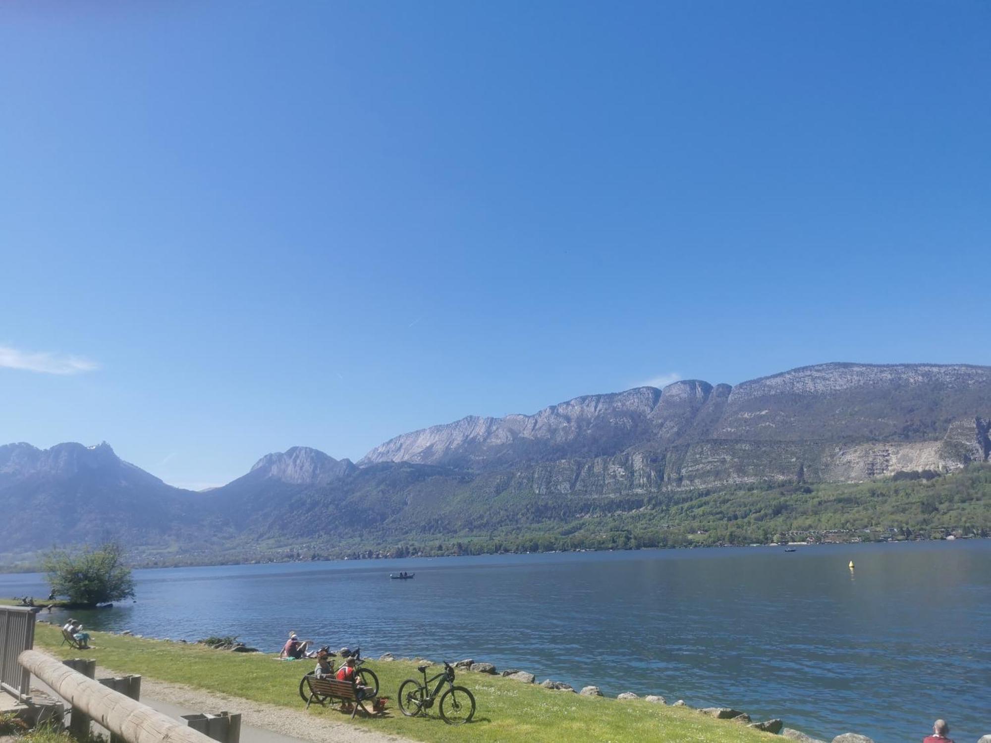 Charmant Appartement A 1 Minute Du Lac Annecy Esterno foto