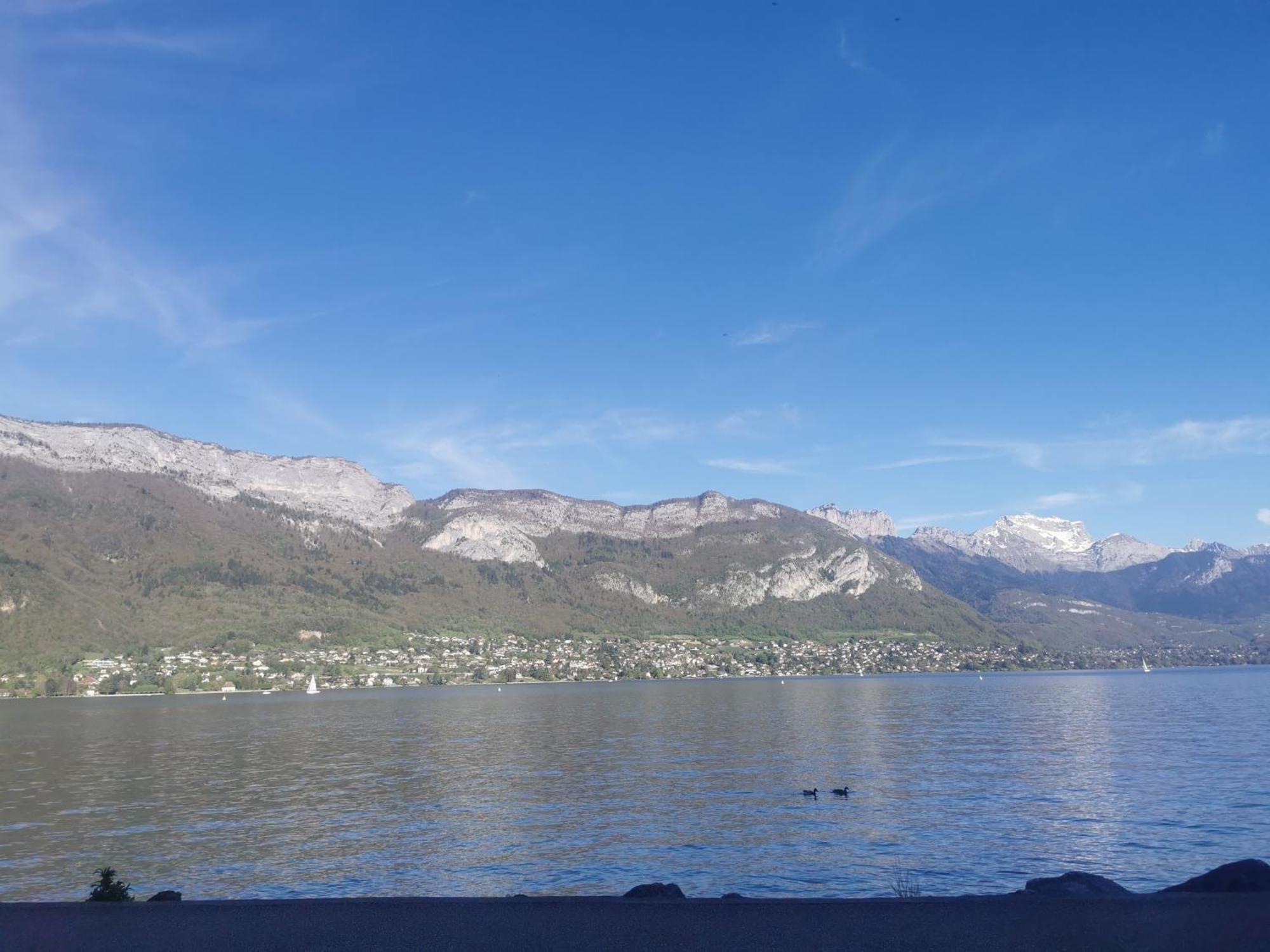 Charmant Appartement A 1 Minute Du Lac Annecy Esterno foto