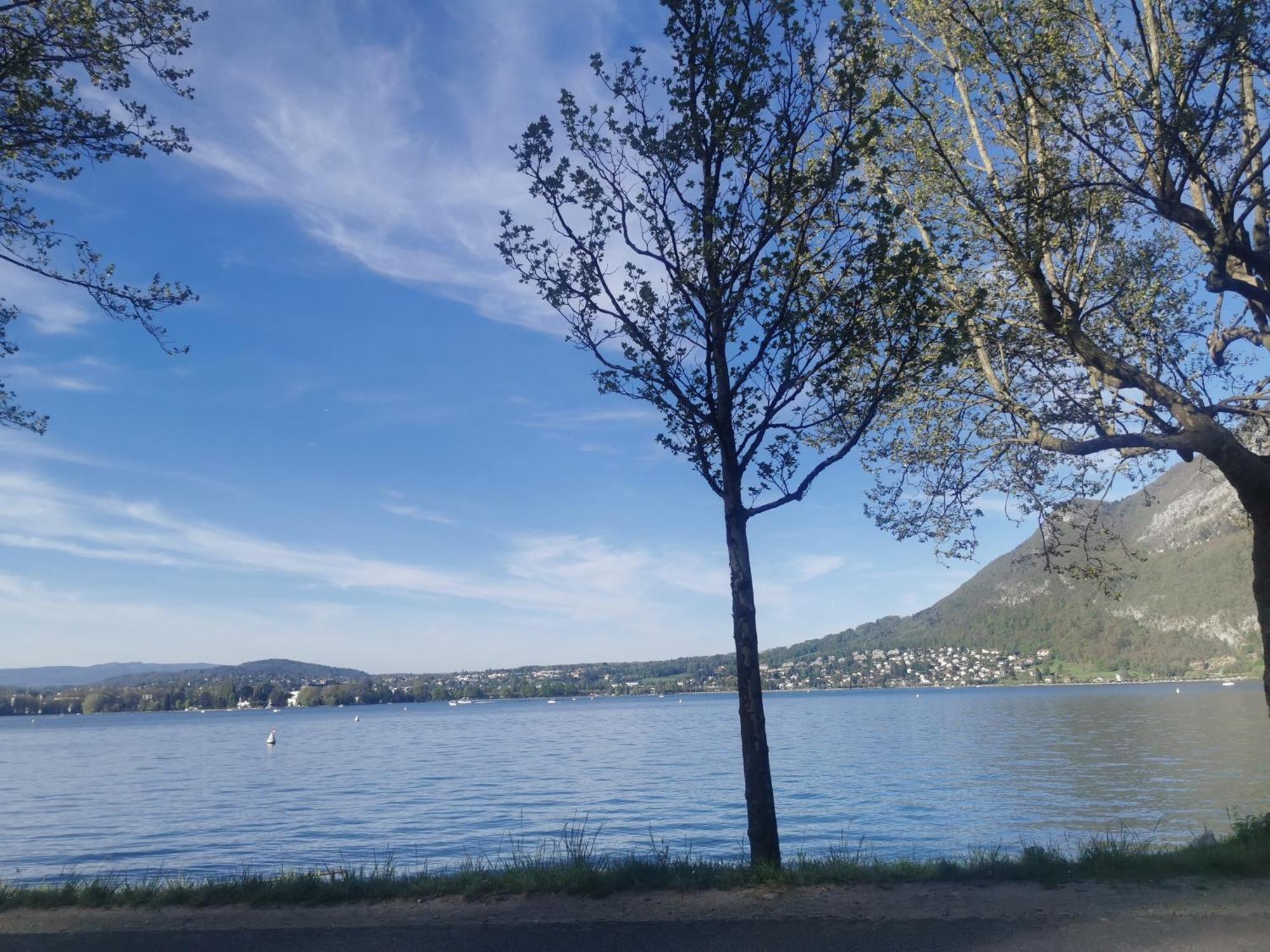 Charmant Appartement A 1 Minute Du Lac Annecy Esterno foto